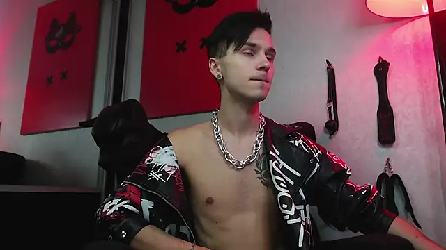 Joseph  Quinn online show from January 20, 9:03 am