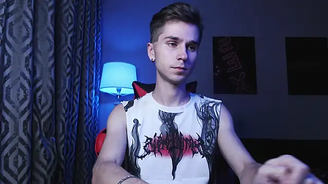 Joseph  Quinn online show from October 22, 2:54 pm