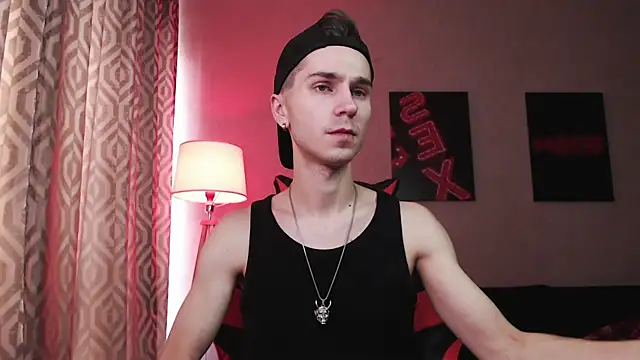 Joseph  Quinn online show from October 18, 8:30 am