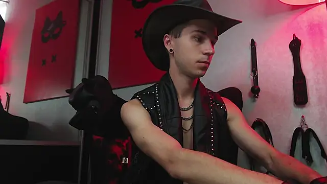 Joseph  Quinn online show from February 23, 8:22 am