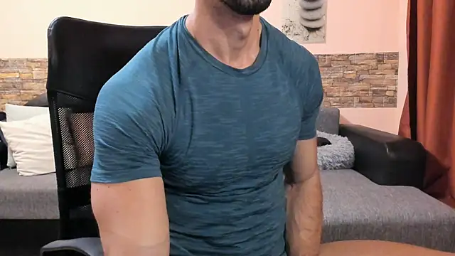 HotHunkTrainer online show from July 16, 7:26 am