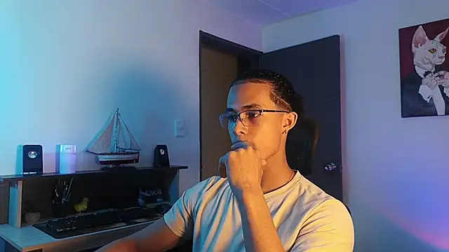 Snapshot of alejo_x3 chatting on October 28, 12:46 am alejo x3 online show from October 28, 12:46 am