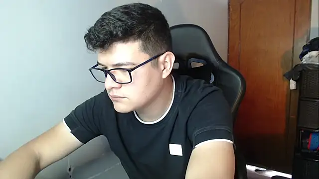 Plug Control online show from December 22, 5:43 pm