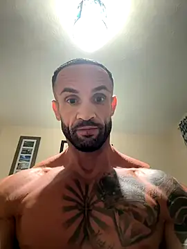 Snapshot of Magnificmuscles89 chatting on September 12, 8:25 am Magnificmuscles89 online show from September 12, 8:25 am