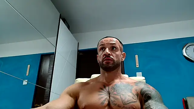 Snapshot of Magnificmuscles89 chatting on September 30, 9:29 pm Magnificmuscles89 online show from September 30, 9:29 pm