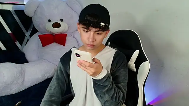 Niico Cruz online show from February 18, 4:48 am