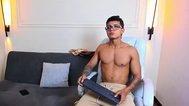 Paradise boy s online show from May 28, 1:42 pm
