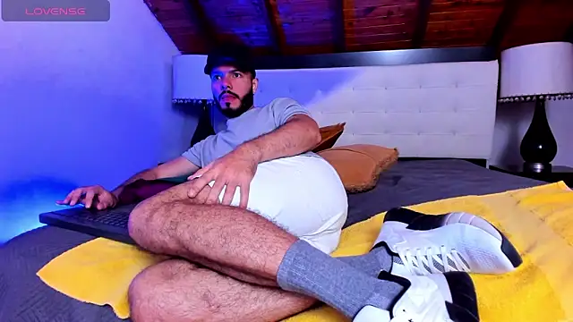 Tom Bailey online show from April 5, 1:29 pm