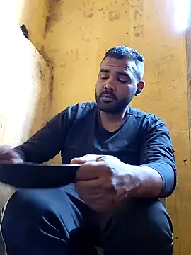 ListedLoin online show from April 18, 1:01 pm