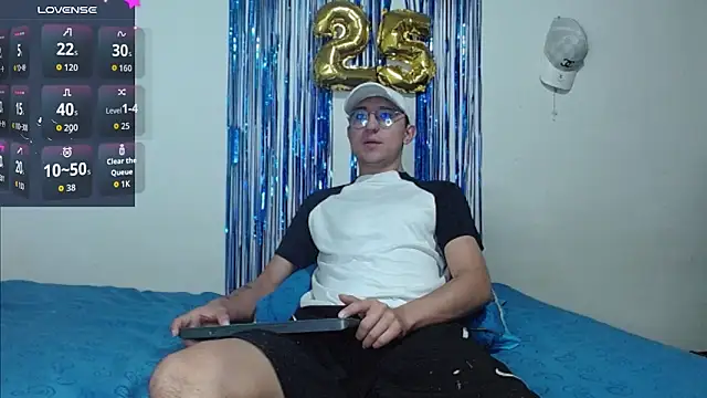 Snapshot of samfox_ chatting on September 15, 11:22 am samfox online show from September 15, 11:22 am