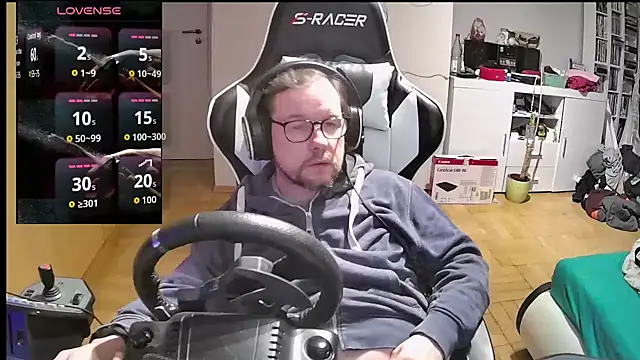 larsgessner30 online show from October 20, 9:19 pm