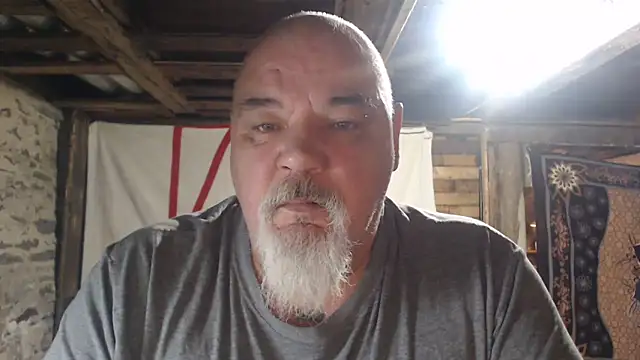 Newfiesausage1972 online show from April 12, 8:38 am