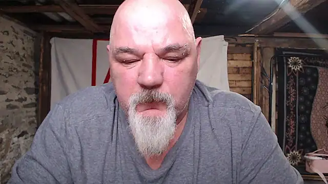 Newfiesausage1972 online show from January 15, 4:42 pm