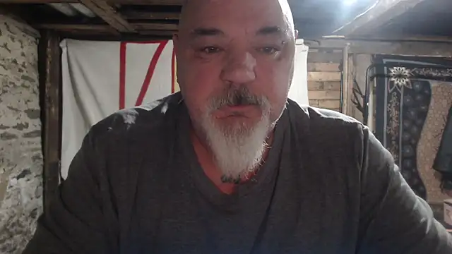 Newfiesausage1972 online show from January 7, 8:52 am