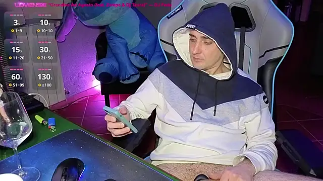 Snapshot of Gil_gamesh90 chatting on March 10, 10:34 pm Gil gamesh90 online show from March 10, 10:34 pm