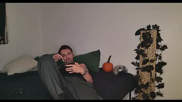 JackDesFeux online show from October 5, 8:29 am