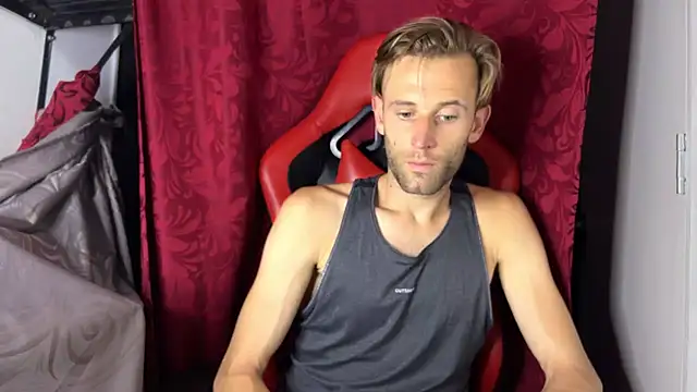 aquilesmade online show from September 26, 1:09 pm