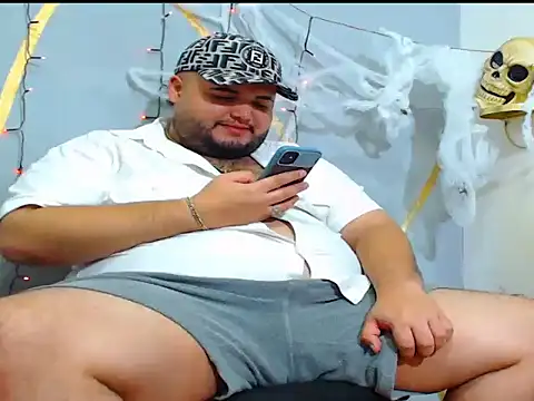 Snapshot of damian_chubby chatting on October 19, 12:08 pm damian chubby online show from October 19, 12:08 pm
