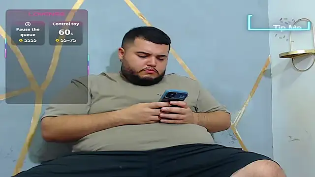 Snapshot of damian_chubby chatting on October 14, 12:28 am damian chubby online show from October 14, 12:28 am