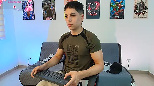 jonathanjoestar  online show from April 15, 9:48 pm