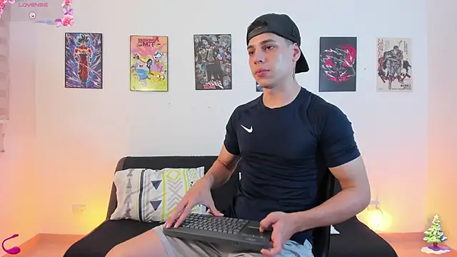 jonathanjoestar  online show from December 19, 11:23 pm