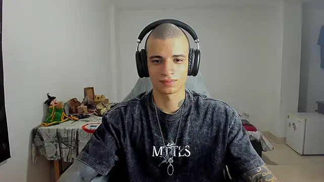 Snapshot of Balo_lovers chatting on March 5, 2:01 pm Balo lovers online show from March 5, 2:01 pm