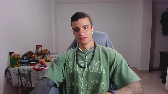 Snapshot of Balo_lovers chatting on January 25, 2:14 pm Balo lovers online show from January 25, 2:14 pm