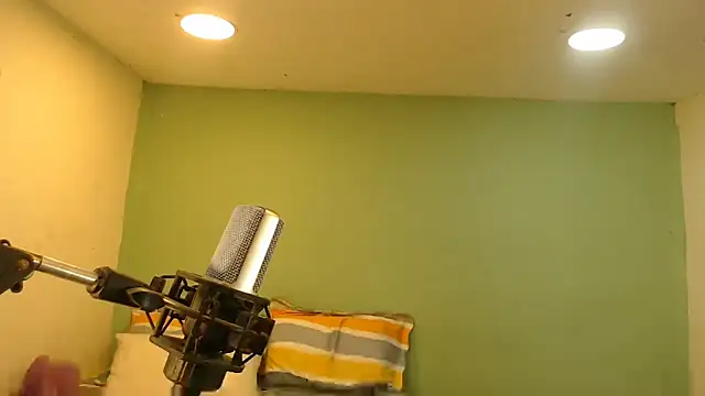 danielitopapuu online show from April 15, 4:12 am