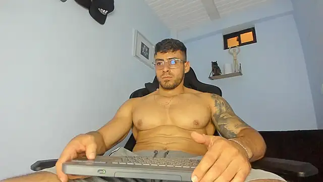Snapshot of _Poseidon1_ chatting on February 13, 8:13 pm Poseidon1 online show from February 13, 8:13 pm