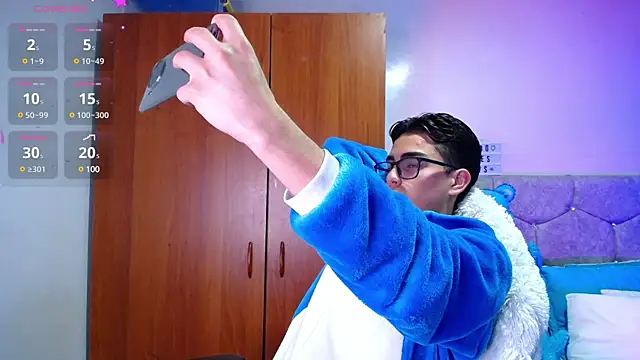 OwenBluee online show from January 18, 6:20 am