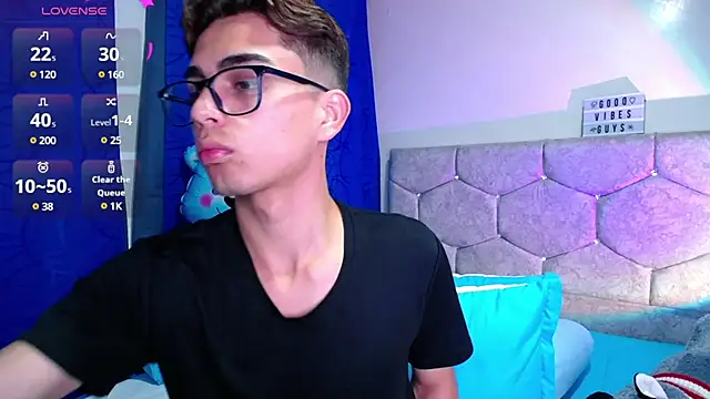 OwenBluee online show from February 13, 10:43 pm