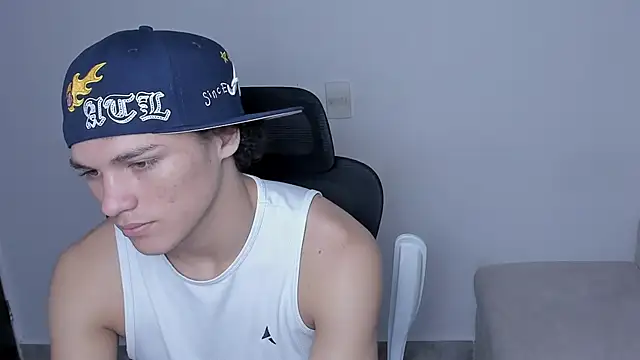 laurent nova online show from December 3, 9:10 pm