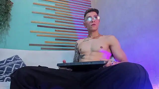 french sexx online show from December 3, 7:42 pm