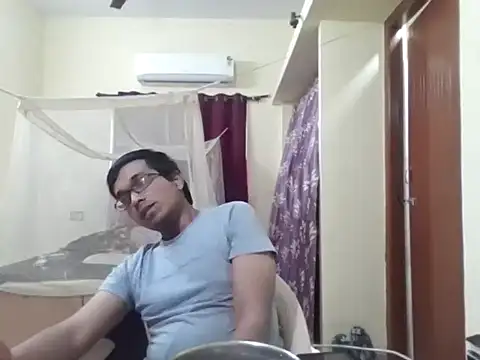 THE NAKED BOY online show from February 1, 4:55 am