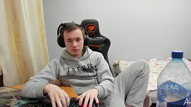 iliaskrislove online show from December 1, 4:15 am