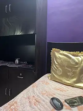 INDIAN PRINCE 01 online show from April 8, 6:02 am