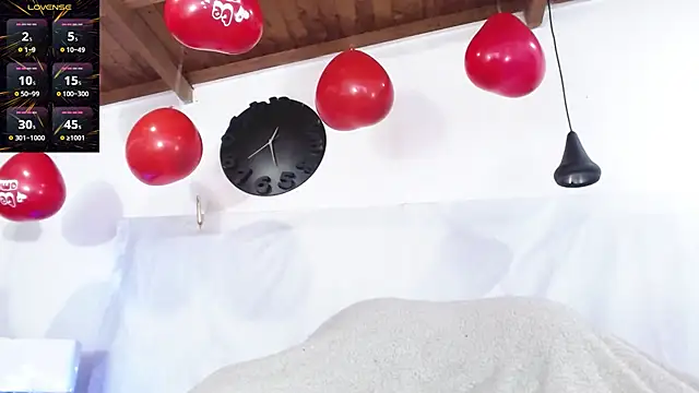 Snapshot of BIGZEHUZ chatting on February 15, 7:49 am BIGZEHUZ online show from February 15, 7:49 am