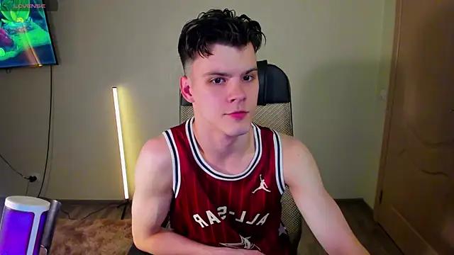 Snapshot of Aiden_Sensual chatting on October 7, 8:35 pm Aiden Sensual online show from October 7, 8:35 pm