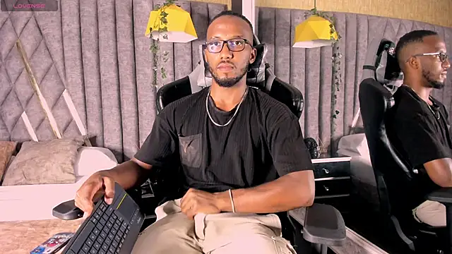 JamesParck online show from April 15, 12:10 am