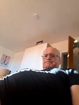 Milkasahne64 online show from April 30, 5:31 pm