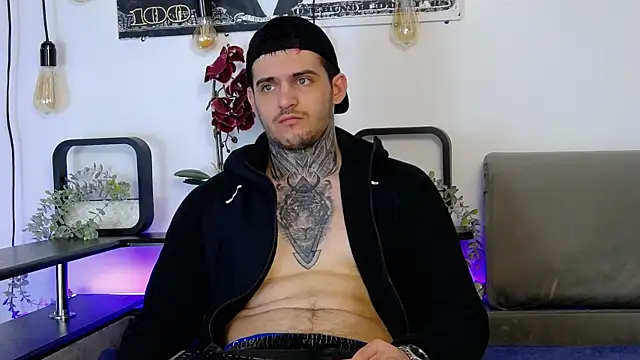 CarterCole online show from March 15, 8:04 am