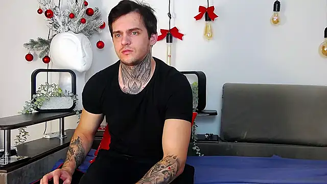 CarterCole online show from December 21, 7:35 am