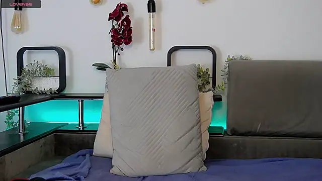 CarterCole online show from March 8, 6:14 pm