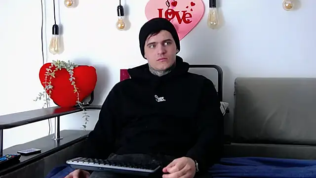 CarterCole online show from February 14, 7:49 am