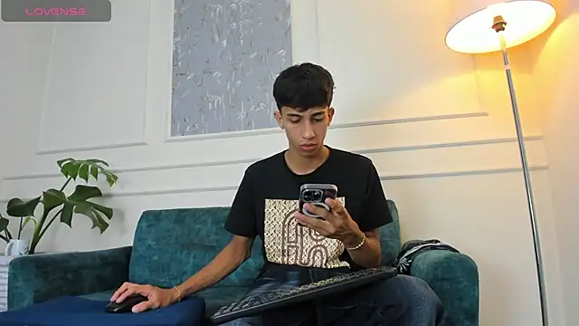 Snapshot of Lucian_Davi chatting on January 3, 12:30 pm Lucian Davi online show from January 3, 12:30 pm