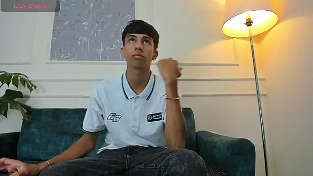 Snapshot of Lucian_Davi chatting on January 9, 12:30 pm Lucian Davi online show from January 9, 12:30 pm