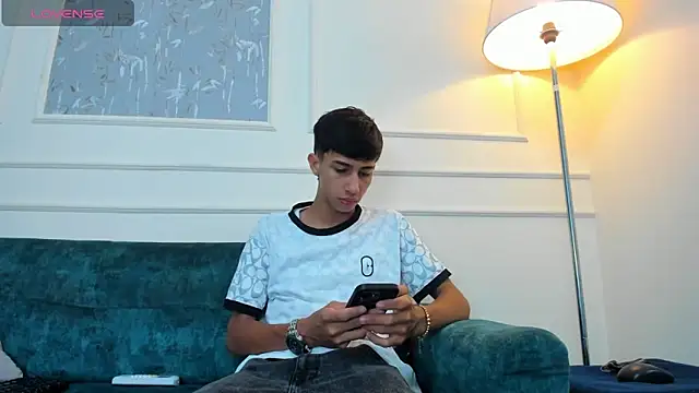 Snapshot of Lucian_Davi chatting on January 17, 12:10 pm Lucian Davi online show from January 17, 12:10 pm