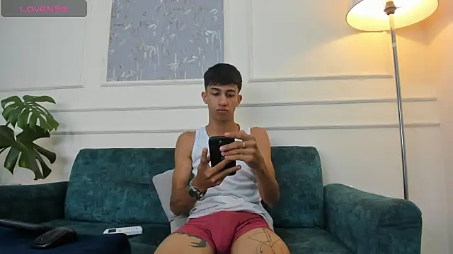 Snapshot of Lucian_Davi chatting on January 25, 8:10 pm Lucian Davi online show from January 25, 8:10 pm