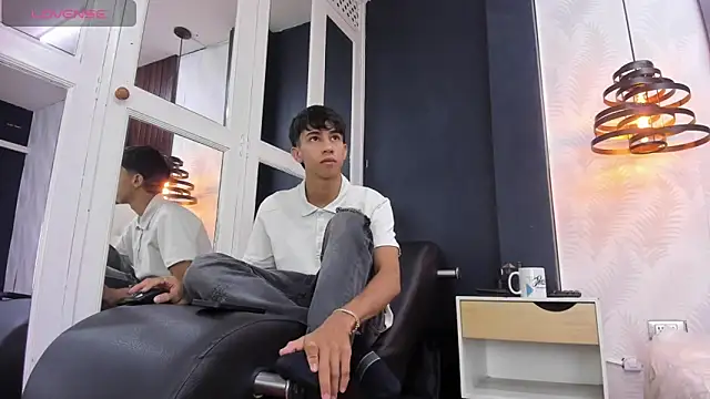 Snapshot of Lucian_Davi chatting on December 13, 3:54 pm Lucian Davi online show from December 13, 3:54 pm