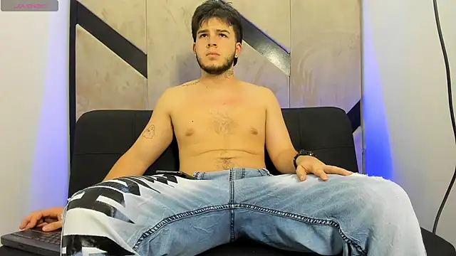 danielclarton1 online show from March 2, 11:17 pm